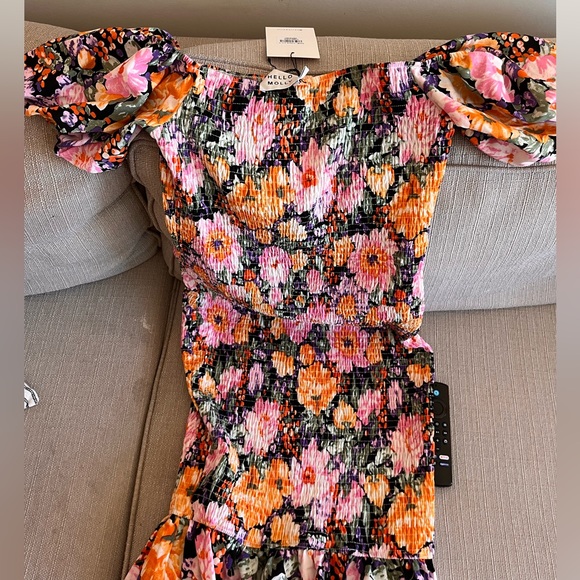 floral size XL but fits like an L. - Picture 2 of 2